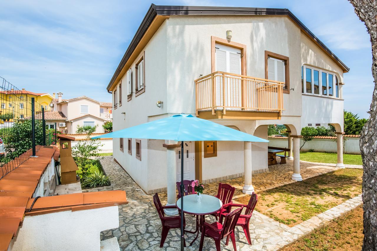 Apartment Carolina Лижнян Экстерьер фото